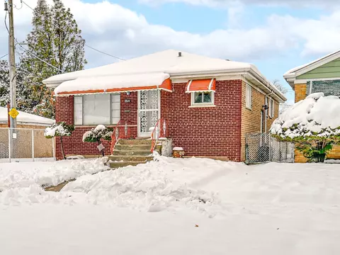 Exterior - 8844 S Prairie Ave, Chicago, IL 60619 photo 3 of 5
