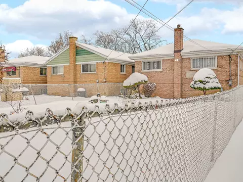Exterior - 8844 S Prairie Ave, Chicago, IL 60619 photo 4 of 5