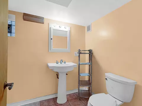 Bath - 8844 S Prairie Ave, Chicago, IL 60619 photo 2 of 3