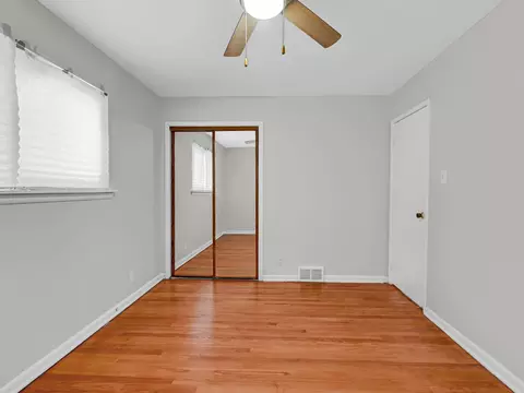 Bedroom - 8844 S Prairie Ave, Chicago, IL 60619 photo 4 of 5