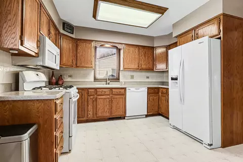 Kitchen - 1007 Pearson Dr, Joliet, IL 60435 photo 2 of 2