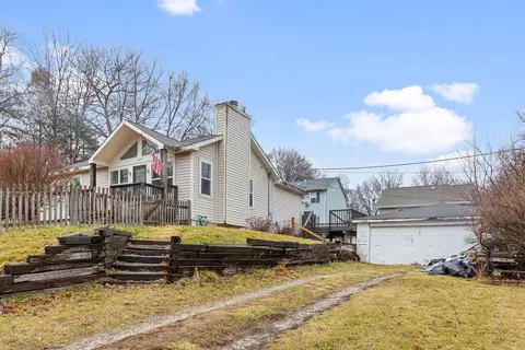 1008 W Dale Ave, Mchenry, IL 60051