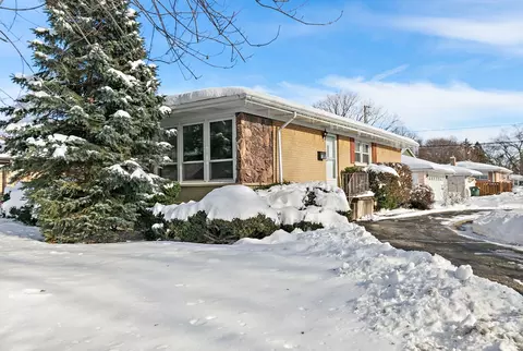 10 W White Oak St, Arlington Heights, IL 60005