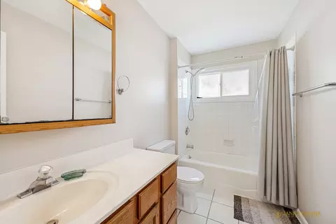 Bath - 606 Edwards Ave, West Dundee, IL 60118 photo 1 of 1