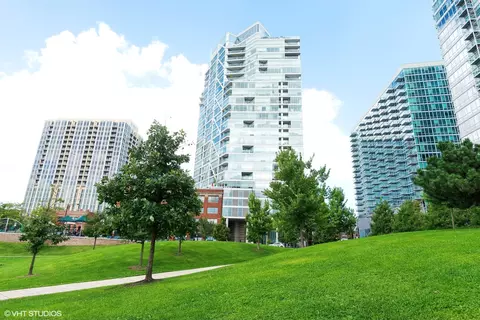510 W Erie St #P202, Chicago, IL 60654