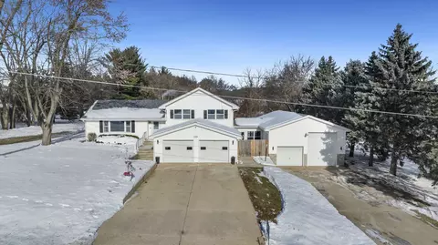 1584 W Fairview Rd, Freeport, IL 61032