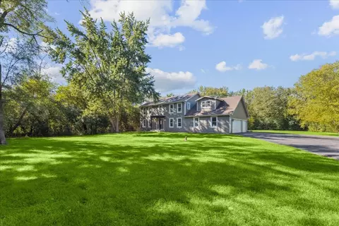 147 Deer Ln, Barrington, IL 60010