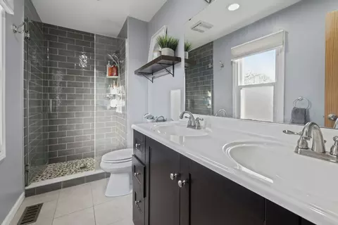 Bath - 2604 Pebblebrook Ln, Rolling Meadows, IL 60008 photo 4 of 4