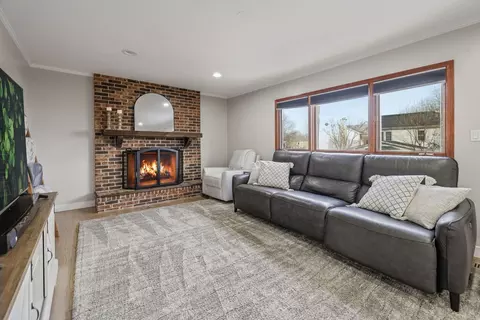 Living - 2604 Pebblebrook Ln, Rolling Meadows, IL 60008 photo 1 of 1