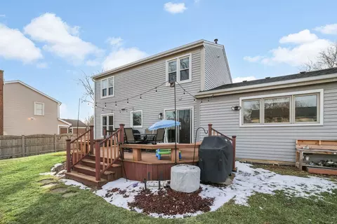 Exterior - 2604 Pebblebrook Ln, Rolling Meadows, IL 60008 photo 6 of 6