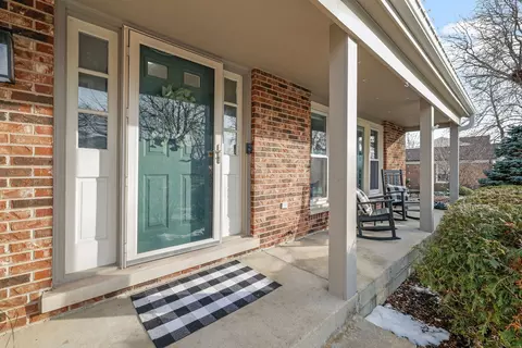 Exterior - 2604 Pebblebrook Ln, Rolling Meadows, IL 60008 photo 3 of 6