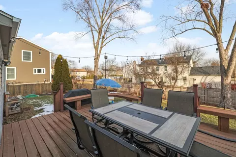 Exterior - 2604 Pebblebrook Ln, Rolling Meadows, IL 60008 photo 4 of 6