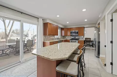 Kitchen - 2604 Pebblebrook Ln, Rolling Meadows, IL 60008 photo 2 of 2