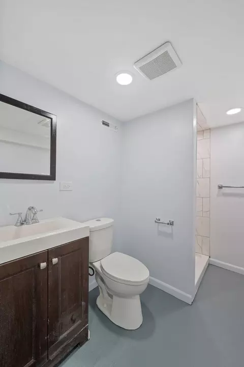 Bath - Undisclosed, Chicago, IL 60620 photo 5 of 7