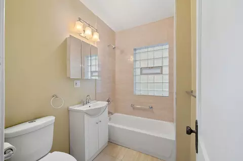 Bath - Undisclosed, Chicago, IL 60620 photo 1 of 7