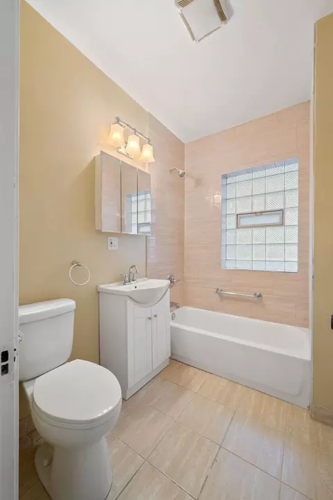 Bath - Undisclosed, Chicago, IL 60620 photo 2 of 7