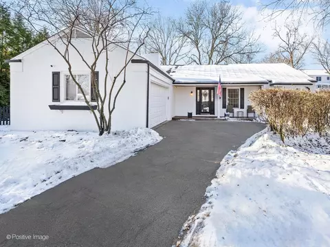2 S386 Seneca Dr, Wheaton, IL 60189
