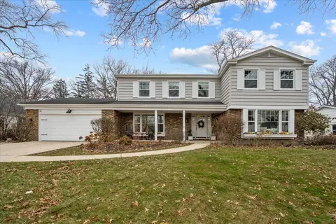 520 Standish Dr, Deerfield, IL 60015