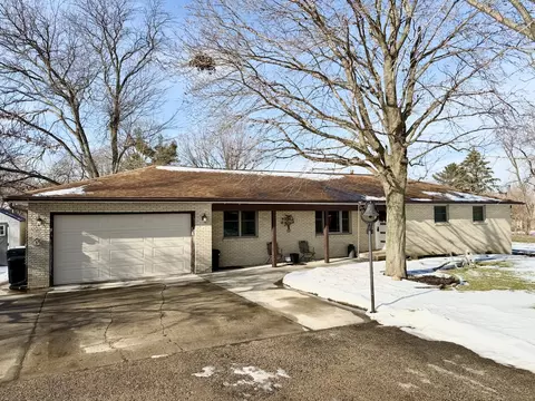 1011 Parks Ln, Ottawa, IL 61350