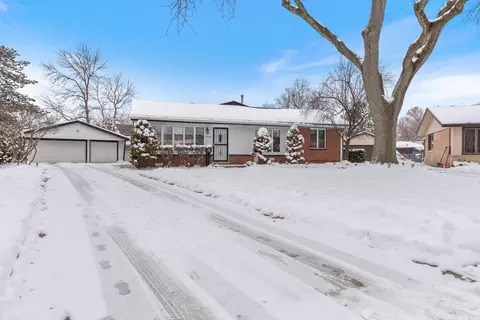 12954 Crescent Ct, Crestwood, IL 60418