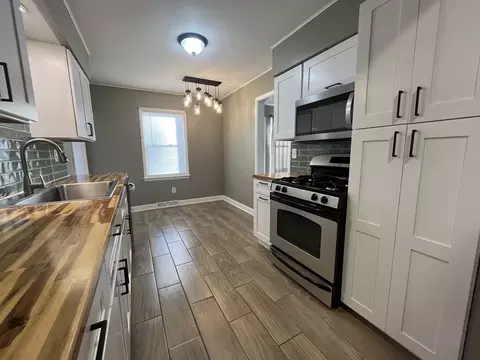 Kitchen - 74 S 4080w Rd, Kankakee, IL 60901 photo 3 of 3