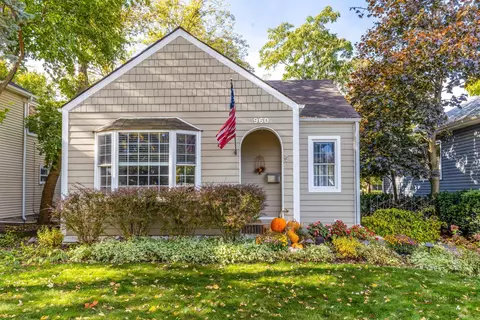 960 Chestnut St, Deerfield, IL 60015