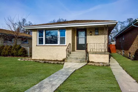 Exterior - 281 E 163rd St, Harvey, IL 60426 photo 2 of 4