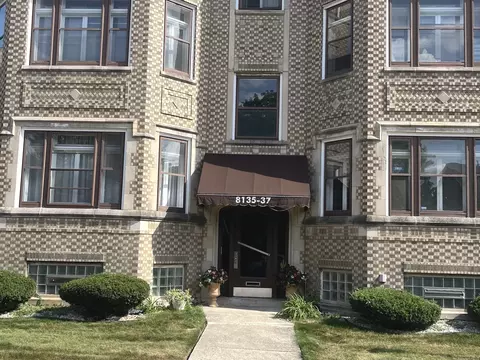 8135 S Prairie Ave #2, Chicago, IL 60619
