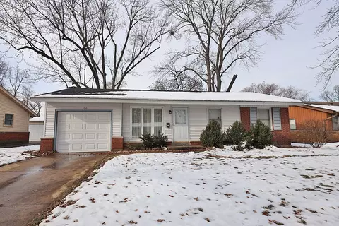 550 Ridge Ave, Elk Grove Village, IL 60007
