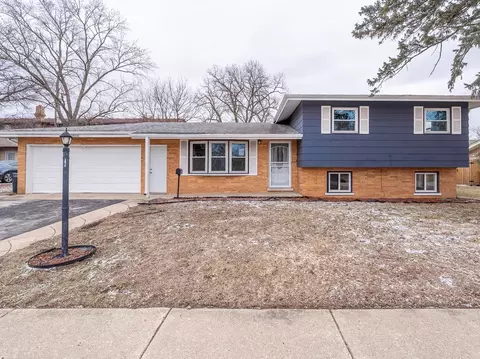 18331 Hickory St, Lansing, IL 60438