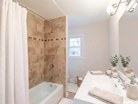 Bath - 18331 Hickory St, Lansing, IL 60438 photo 2 of 3