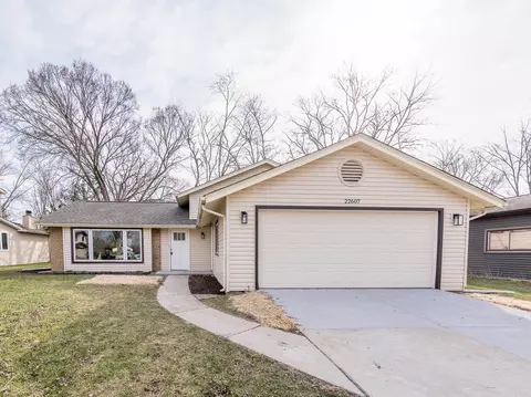 22607 Mission Dr, Richton Park, IL 60471