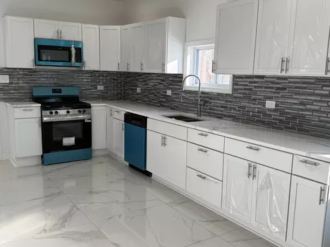 Kitchen - 15351 S 3rd Ave, Phoenix, IL 60426 photo 1 of 3