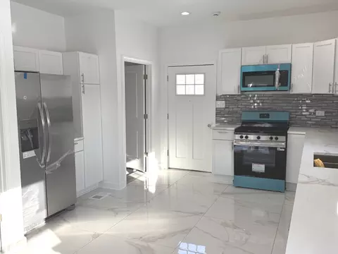 Kitchen - 15351 S 3rd Ave, Phoenix, IL 60426 photo 2 of 3