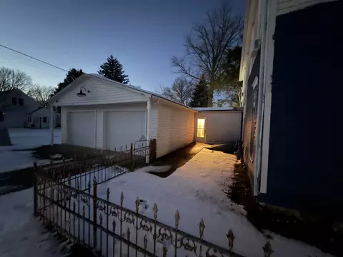 Exterior - 233 S Walnut St, Arthur, IL 61911 photo 3 of 3
