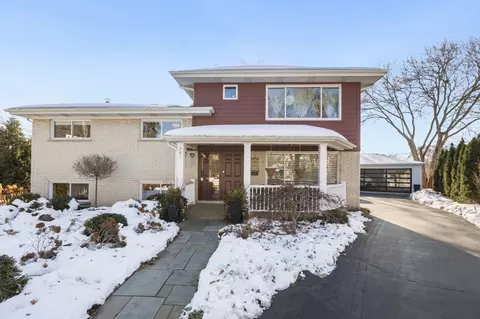 321 Vine St, Wilmette, IL 60091