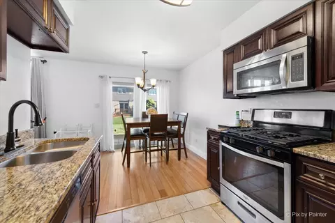 Kitchen - 14409 Lamon Ave, Midlothian, IL 60445 photo 4 of 4