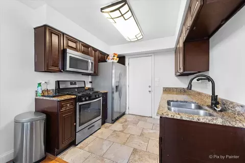 Kitchen - 14409 Lamon Ave, Midlothian, IL 60445 photo 1 of 4