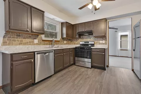 Kitchen - 820 Red Coach Ln, Algonquin, IL 60102 photo 1 of 3