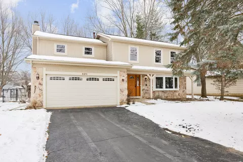 Exterior - 820 Red Coach Ln, Algonquin, IL 60102 photo 2 of 4