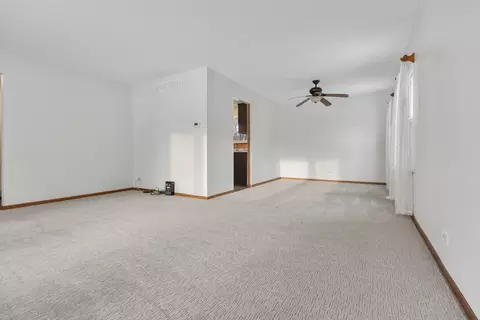 Living - 820 Red Coach Ln, Algonquin, IL 60102 photo 4 of 4