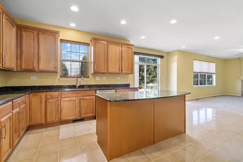 Kitchen - 13817 Meadow Ln, Plainfield, IL 60544 photo 6 of 7