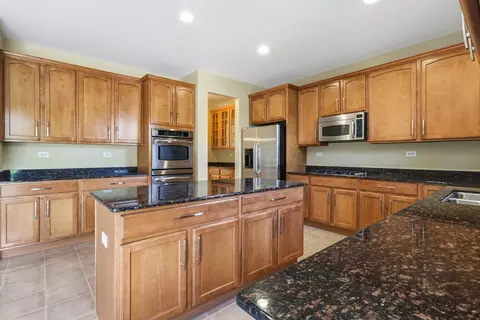 Kitchen - 13817 Meadow Ln, Plainfield, IL 60544 photo 2 of 7
