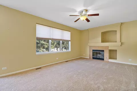 Living - 13817 Meadow Ln, Plainfield, IL 60544 photo 4 of 13