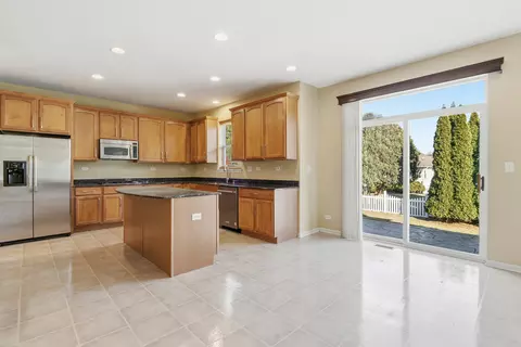 Kitchen - 13817 Meadow Ln, Plainfield, IL 60544 photo 5 of 7