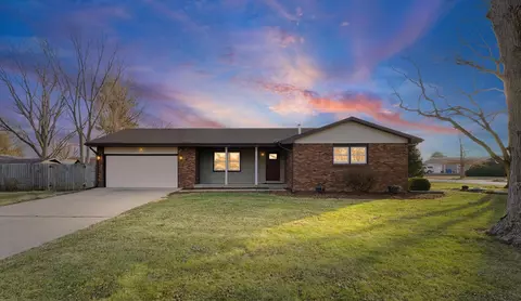 1688 Willowdale Dr, Saint Joseph, IL 61873
