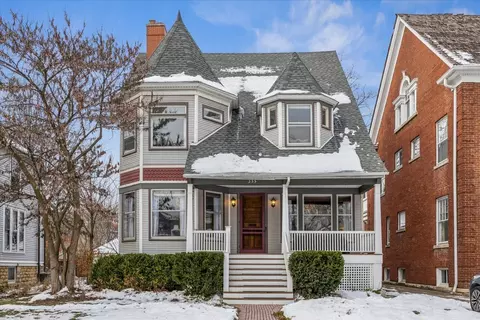 225 Wesley Ave, Oak Park, IL 60302