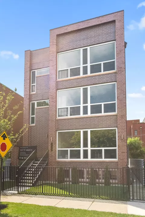 2147 W Adams St #3N, Chicago, IL 60612