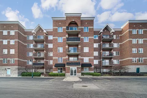 3451 N Carriageway Dr #305, Arlington Heights, IL 60004
