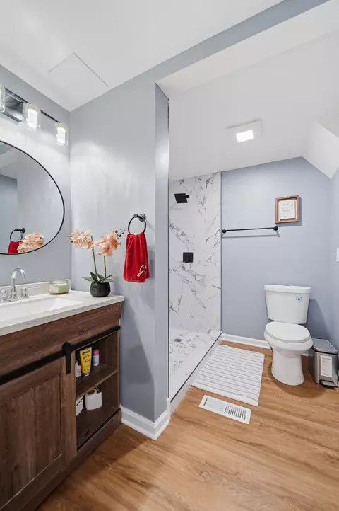 Bath - 105 E Knox St, Morrison, IL 61270 photo 3 of 3
